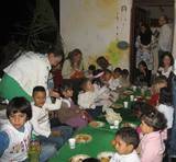ארוחה חגיגית בגן   festive meal
