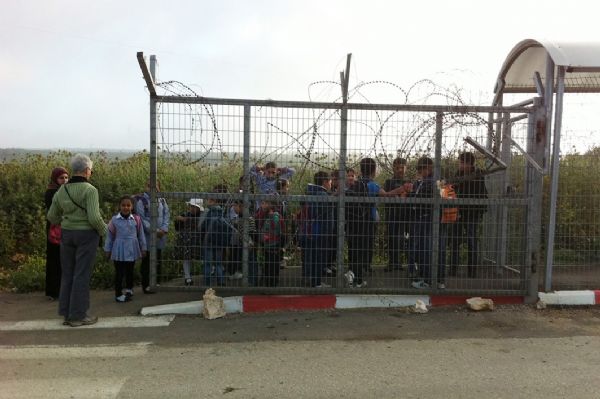 ממתנים במחסום