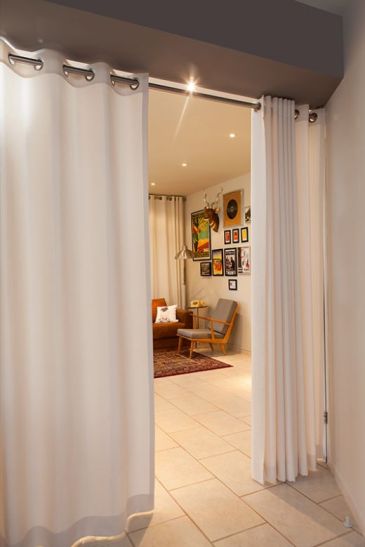 וילונות לבית היוצרים מחיצה