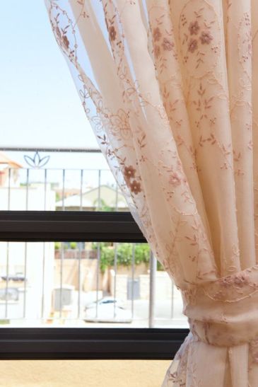 וילון לסלון מבד רקום