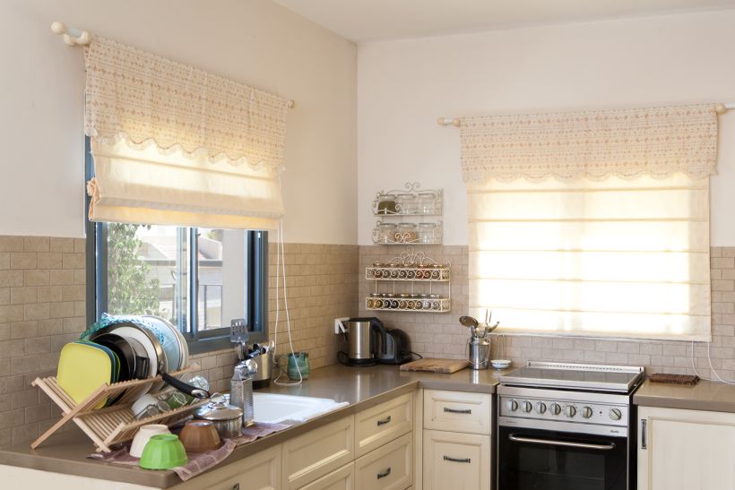 וילון רומאי למטבח