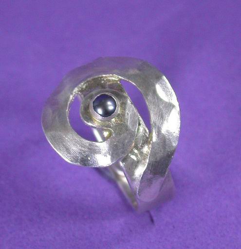 Spiral & Gray Pearl Ring